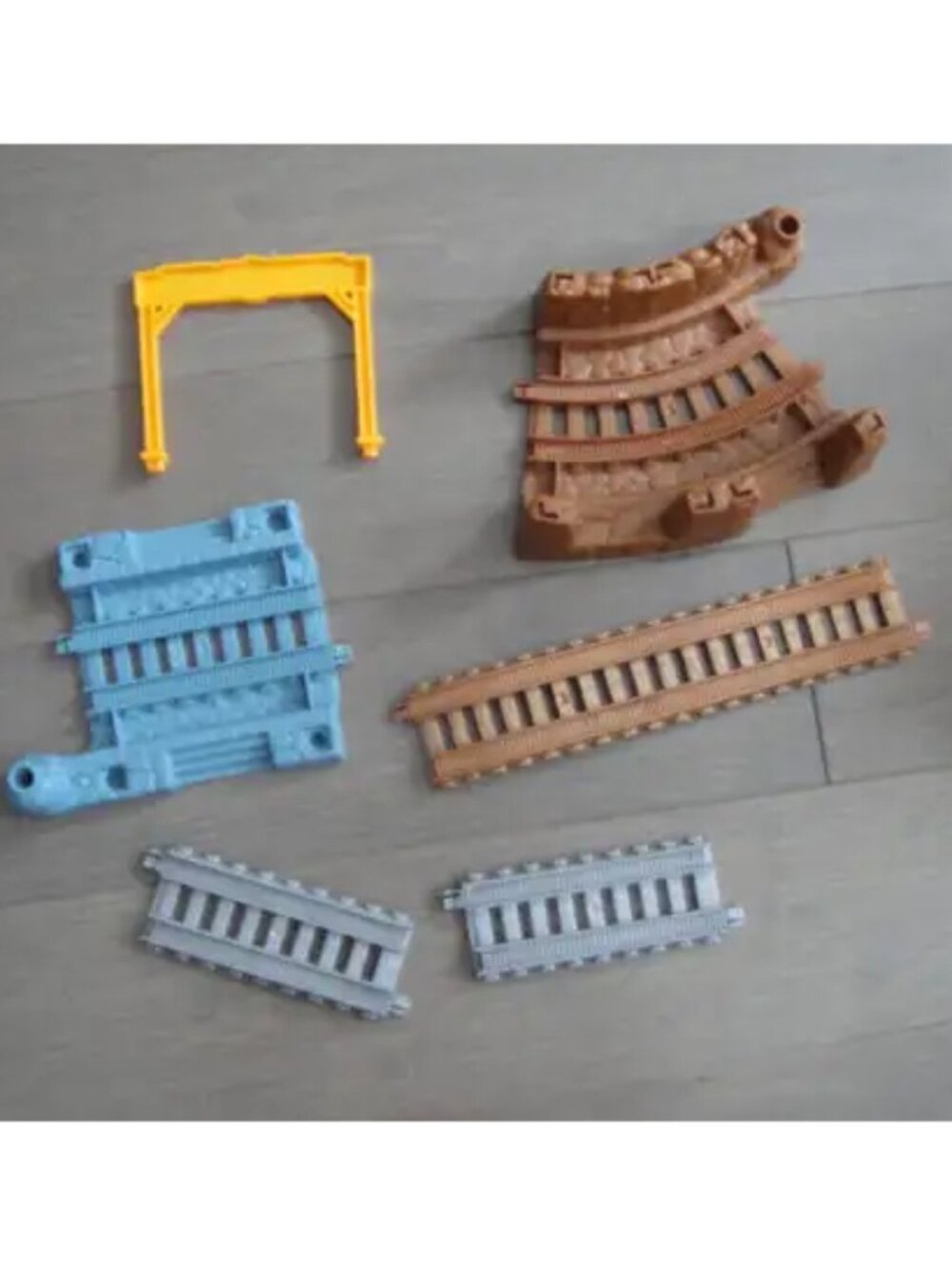 Lot of 6 pc Tracks Mattel Thomas Take along Friends Toys